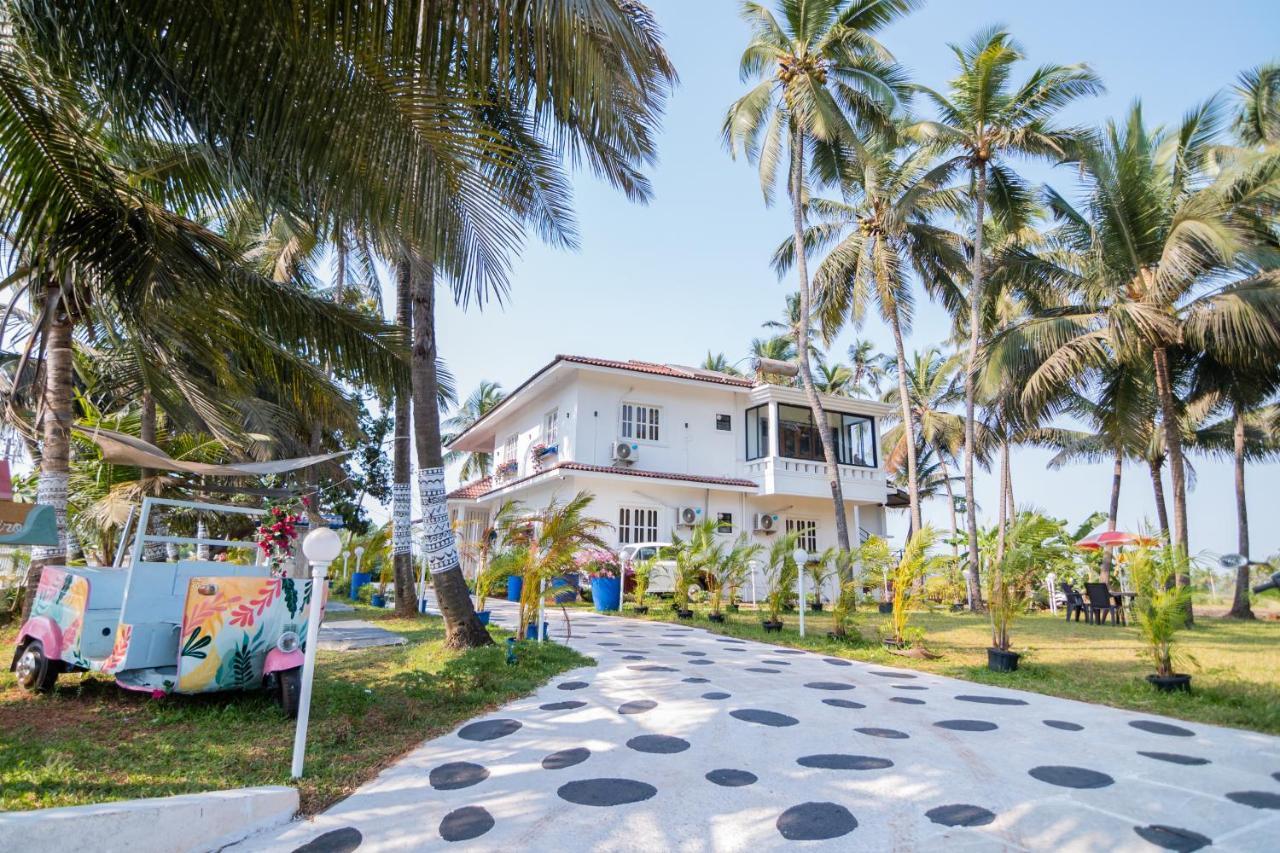 White House In Goa, Truly Amazing Experience Bed & Breakfast Saligao Eksteriør bilde