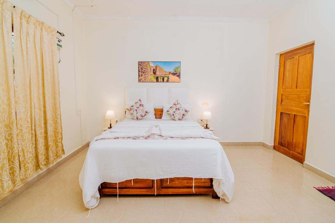 White House In Goa, Truly Amazing Experience Bed & Breakfast Saligao Eksteriør bilde