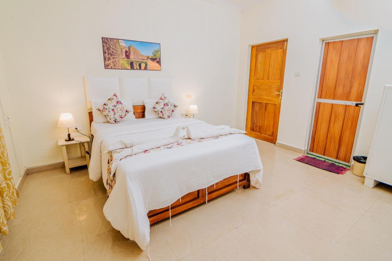 White House In Goa, Truly Amazing Experience Bed & Breakfast Saligao Eksteriør bilde