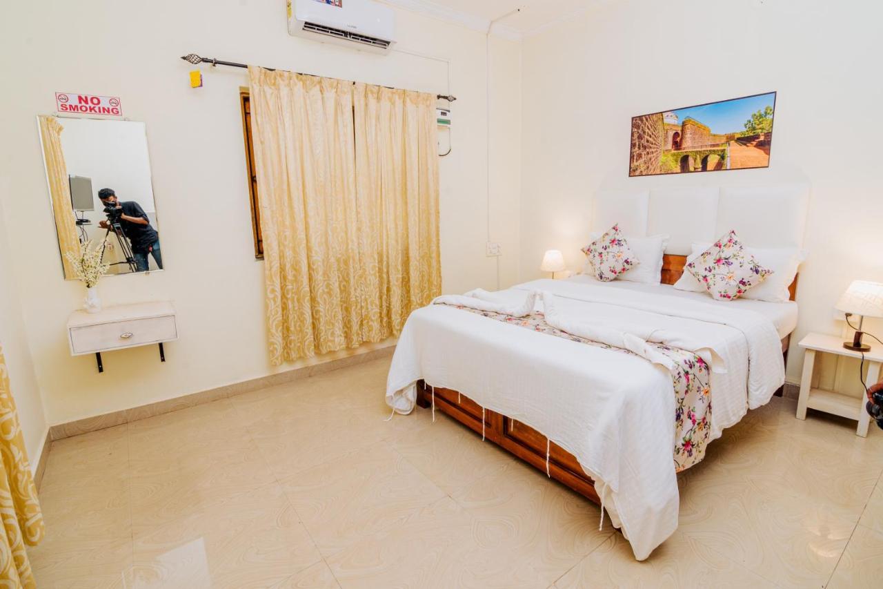White House In Goa, Truly Amazing Experience Bed & Breakfast Saligao Eksteriør bilde